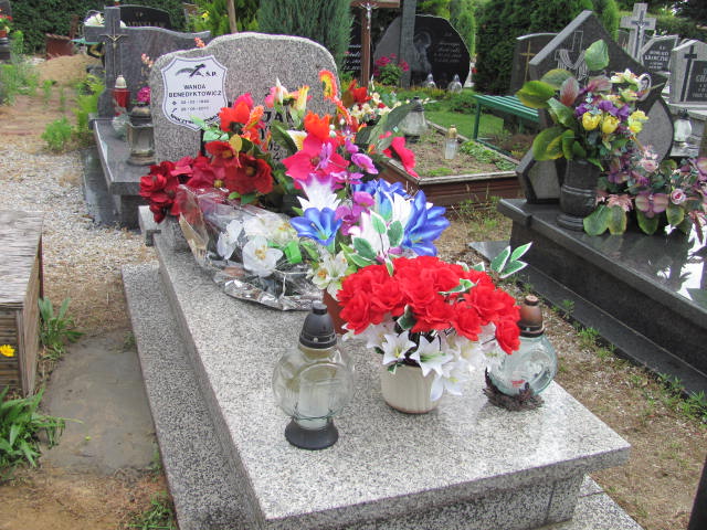Grób Adam Benedyktowicz