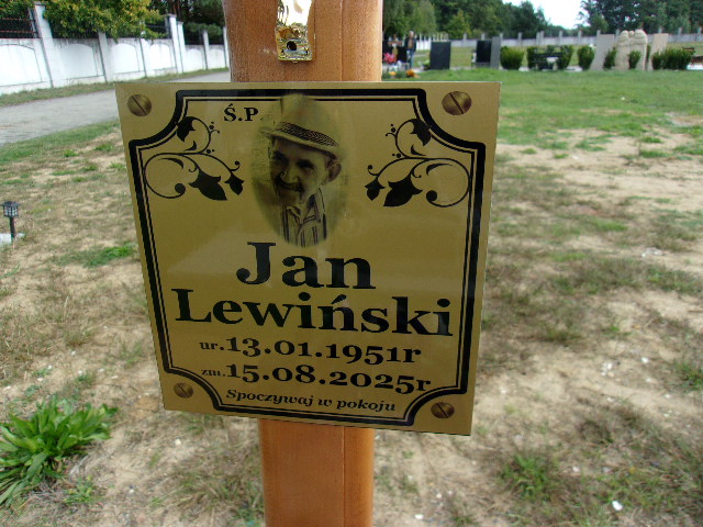 Grób Jan Lewiński